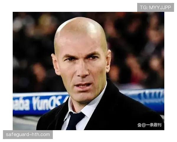 齐达内式优雅盘带再现，足坛新星展现大师级控球技艺