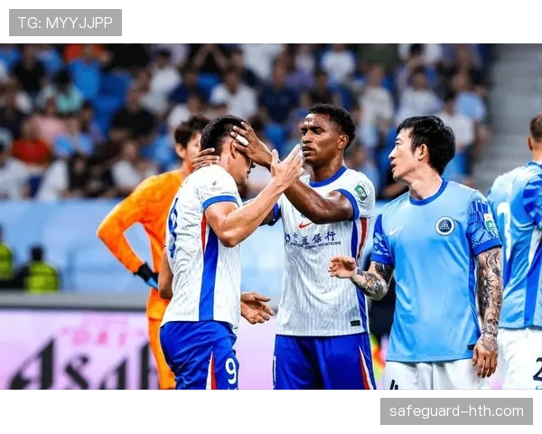 中超联赛掀起新转会潮，众星加盟引爆球迷关注